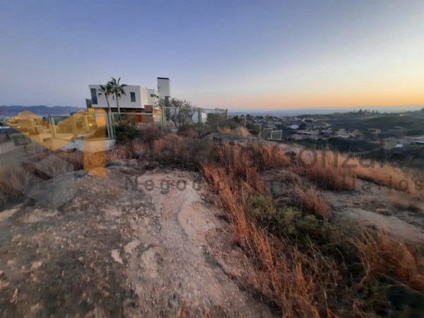 VILLA DEL LAGO: BARRIO LA LOMA VISTA AL LAGO