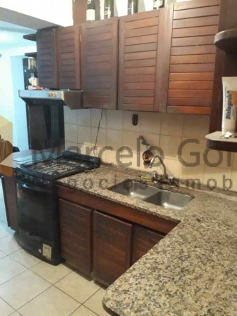 MAIPU 1ERA : AMPLIA 2 PLANTAS  C/PILETA Y QUINCHO