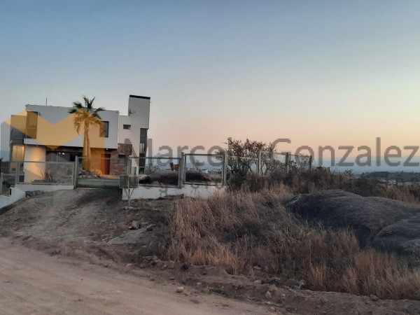 VILLA DEL LAGO: BARRIO LA LOMA VISTA AL LAGO
