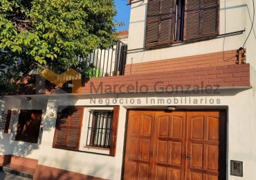 MAIPU 1ERA : AMPLIA 2 PLANTAS  C/PILETA Y QUINCHO